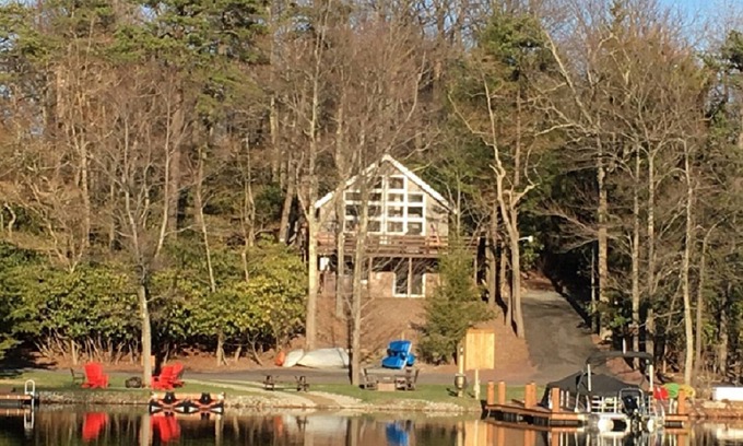 Lake Harmony House | CREATE MEMORIES & RELAX AT THE BEAUTIFUL LAKE ESCAPE AT LAKE HARMONY !