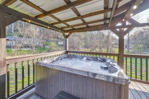 Campton House | Creek Access and Hot Tub Red River Gorge Retreat