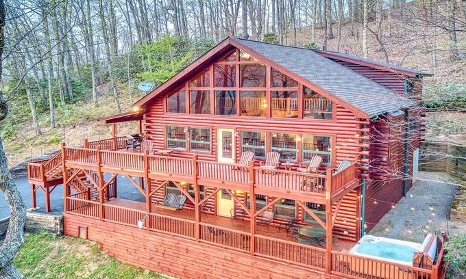 Waynesville Cabin | Creek'nWoods IV -Views-Decks-waterfall-sleeps 14