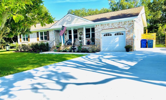 Johns Island House | CREEKFRONT home w/ private yard, close to Downtown, beaches, boat landing & Park