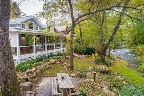 Bryson City House | Creekside Quarters - Modern Farmhouse with Deep Creek your Backyard Oasis