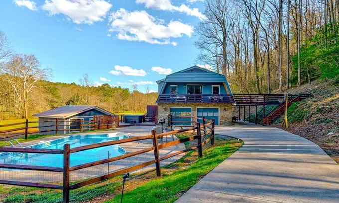 Ellijay Cabin | Creekside Retreat on Mountaintown Creek