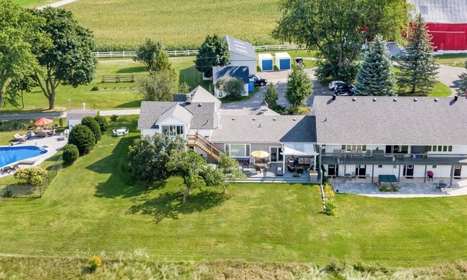 Creemore House | Creemore Country Estate With Pool/Tennis/Event Venue