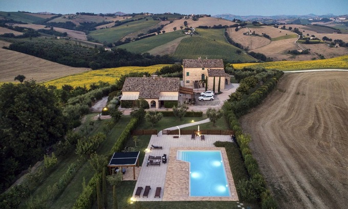 Francavilla d'Ete Apartment | Crepuscolo flat in farmhouse with swimming pool, in the Marche hills