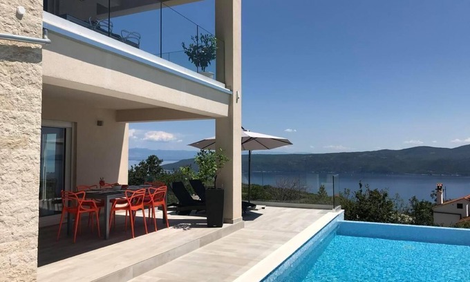 Zagore Apartment | "Cres" holiday flat with stunning sea views