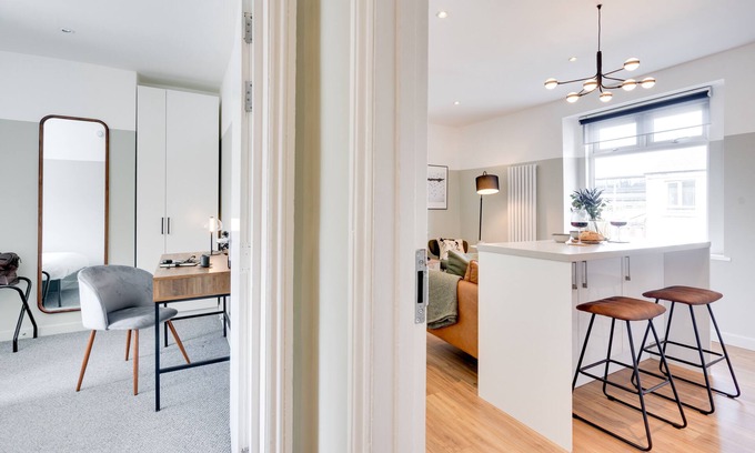 Newport Apartment | Crescent Apartments