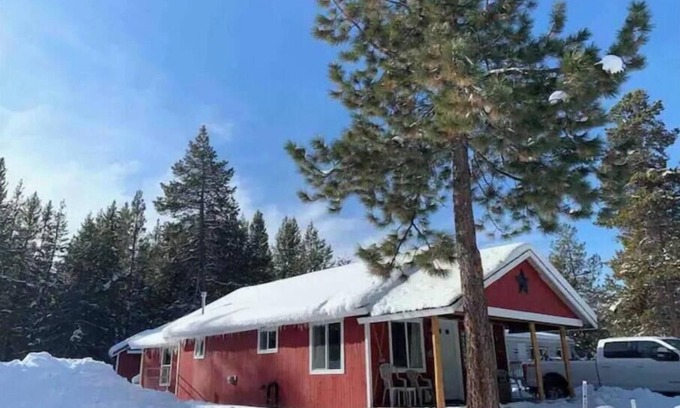 Crescent House | Crescent Cabin by Lakes & Rivers