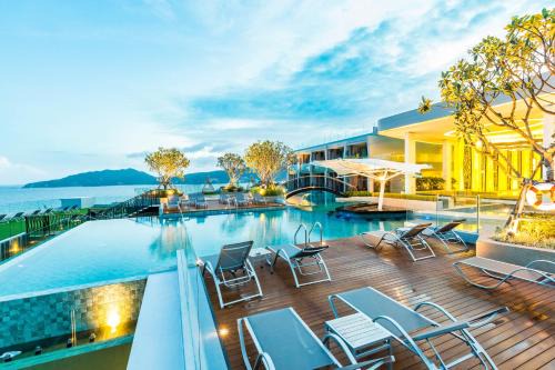 Patong Resort | Crest Resort & Pool Villas - SHA Extra Plus