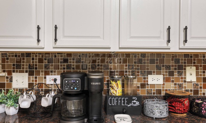 Carol Stream House | Crisp: Spacious 5BR - 2.5 BT house in Carol Stream