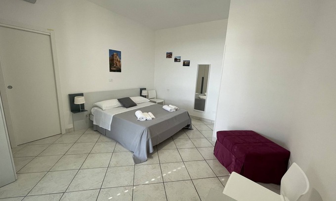 Avola House | CRISPI HOUSE-CLEAR ROOM