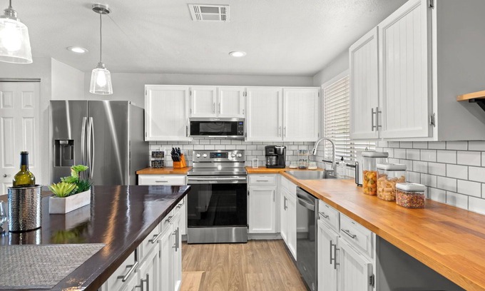 Village Park Four House | Crosstown Classic with Spa minutes to Sloan Park