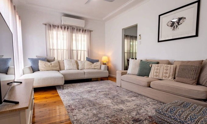 Dubbo House | Crown Comforts - Family Escape, Firepit