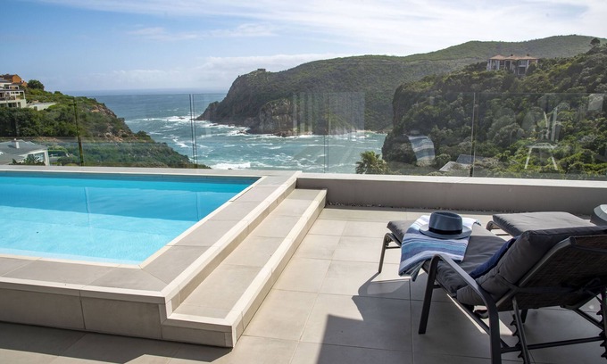 Knysna Hotel | Crown on the heads