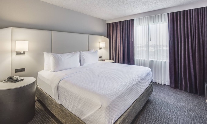 North Arlington Hotel | Crowne Plaza Suites Arlington by IHG