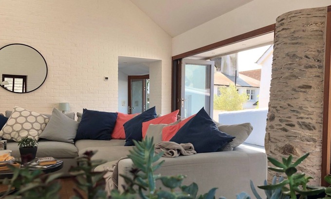 Croyde Cottage | Croyde Barn, Sleeps 9,Hot Tub, Pets