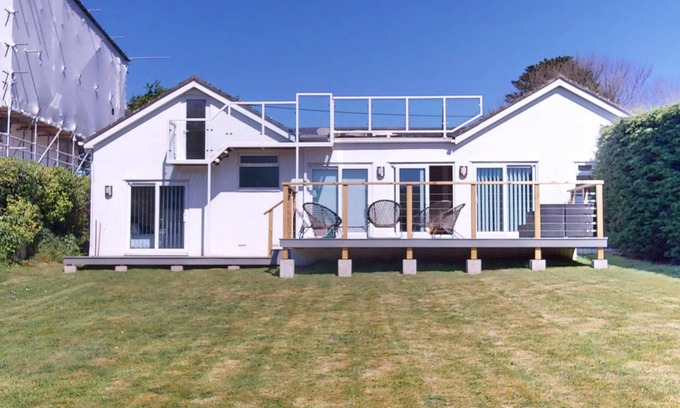 Croyde House | Croyde Park Corner - a stylish 4-bedroom home, optional hot tub, dog-friendly