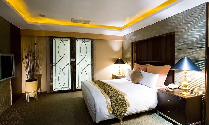 North District Hotel | Crystal Motel