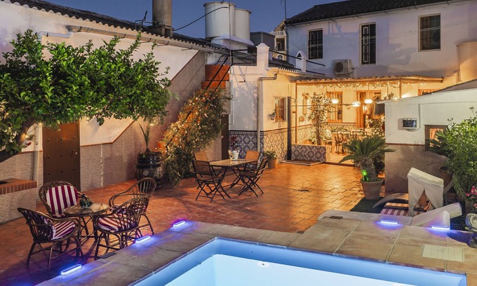Casabermeja Apartment | Cubo's Estudio Casabermeja Noches de Luna B & Pool/urban center/air conditioning/community pool