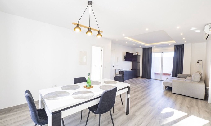 Alhaurin el Grande Apartment | Cubo's Luna Town Center Apartment/urban/pet friendly/free wifi