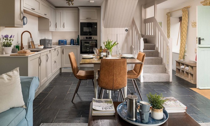 Combe Martin Cottage | Cuckoo Cottage - a cottage that sleeps 4 guests in 2 bedrooms