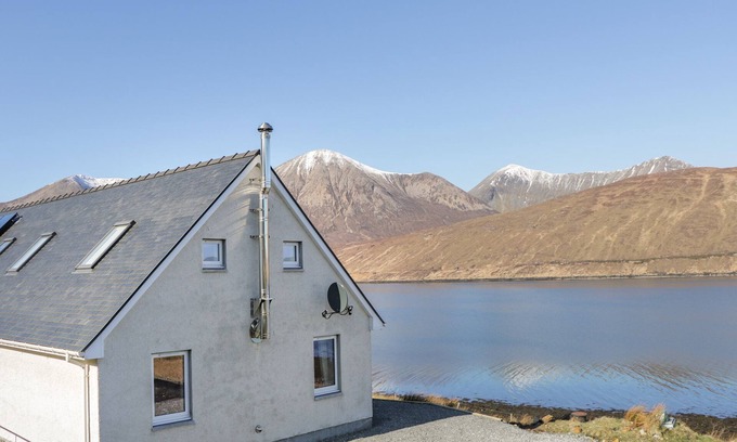 Breakish Cottage | CUILLIN SHORES, family friendly, with open fire in Broadford