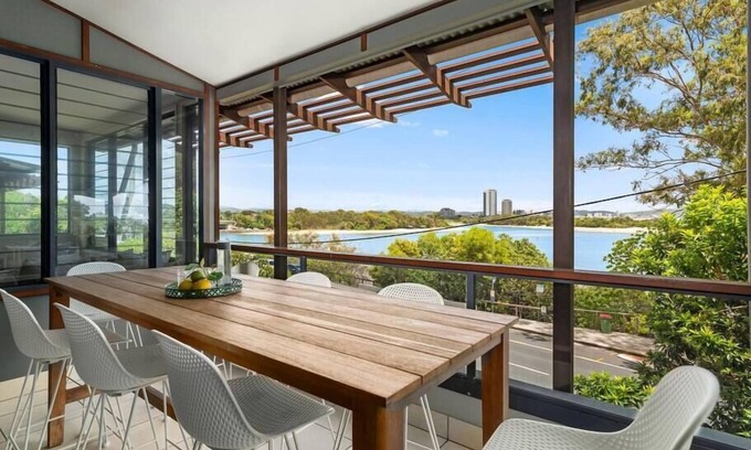 Currumbin House | Currumbin Beachfront Haven