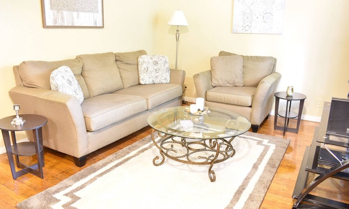Detroit House | Cute 3br Ranch, Home Away From Home, Sleeps 6