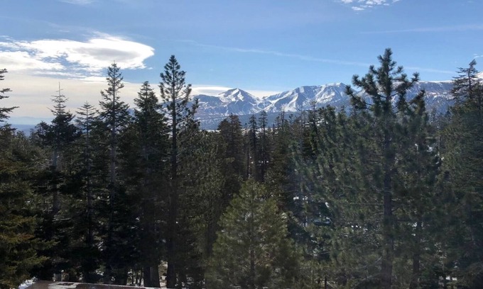 Mammoth Lakes Condo | Cute and cozy 1 br + loft condo with great views in Mammoth Ski & Racquet Club