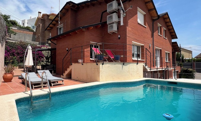 Vallirana House | Cute Apartment, garden & pool 20 km from Barcelona