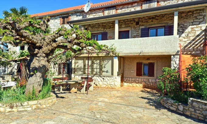 Babici Apartment | Cute apartment Milena, Biribaci-Umag, with two balconies, garden, WiFi