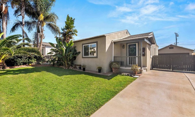 Sunset Cliffs House | Cute Beach Home 3Min Walk to Ocean Big Yard PetsOK