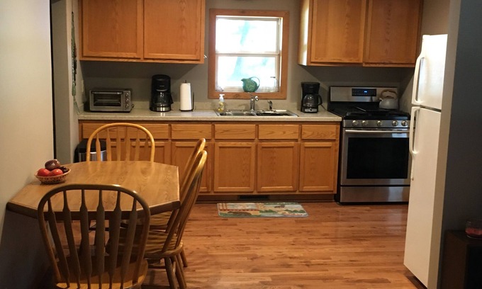 White Lake House | Cute cabin with accommodations for 6 to 8 guests just 75 minutes from Green Bay