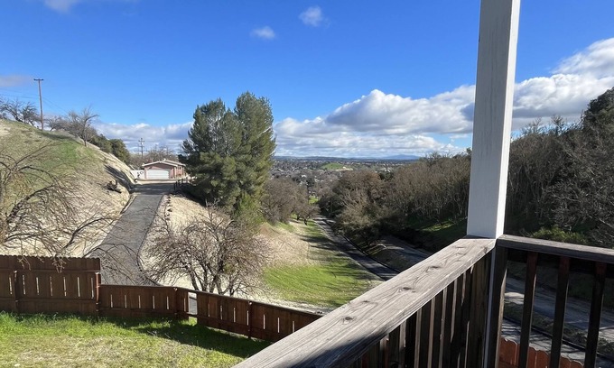 Paso Robles House | Cute Canyon Guest House near downtown with views- dog friendly!