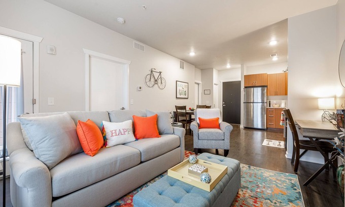 Traverse City Condo | Cute Condo | TART Trail | Bikes | AC | Downtown |