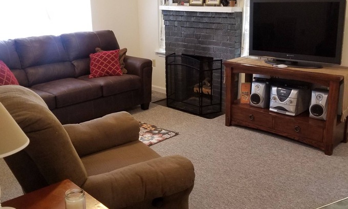 Skyland Cottage | Cute Cottage, Convenient South Asheville location