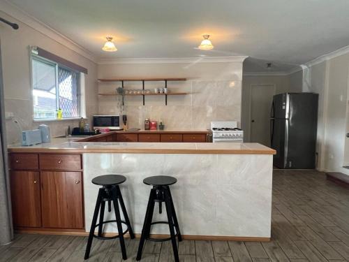 Slacks Creek House | Cute Cottage Home - Vintage Charm & Great Location at Slacks Creek, Close to Logan Central & M1