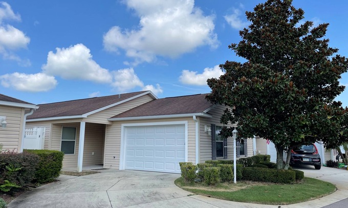 Wildwood Villa | Cute Courtyard Villa medium dogs & declawed cats welcome!