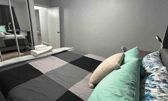 Highland Park House | Cute Highland Park(Upper-A-Unit)