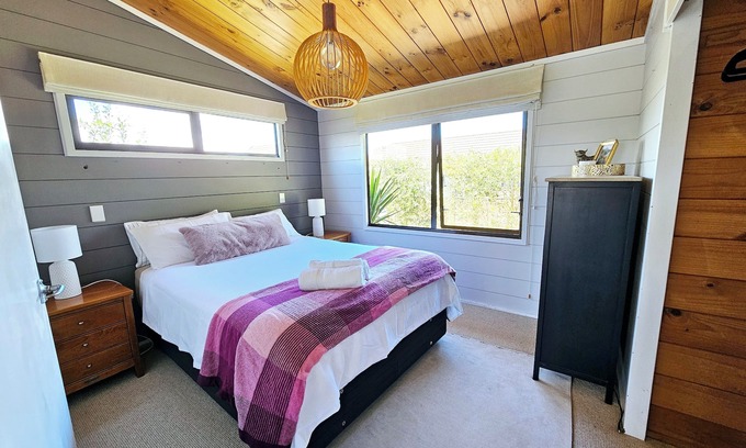 Paraparaumu Beach Cottage | Cute 'n' Cozy on Manly