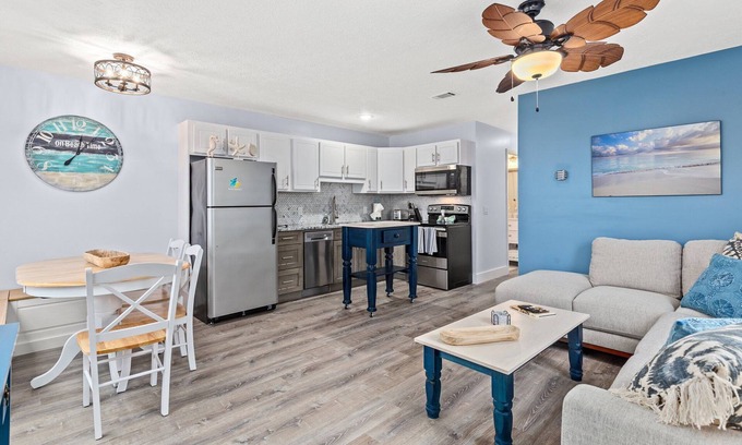 Bahama Beach House | Cute Newly Remodeled! 500 feet to Beach!
