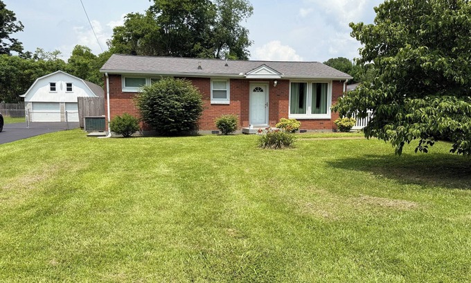 Old Hickory House | Cute Two Bedroom House at a Budget PricenCountry and City Life Combined