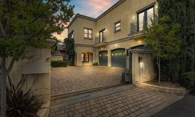 Healdsburg House | Cypress House & Studio, Walk to Healdsburg Plaza by RedAwning