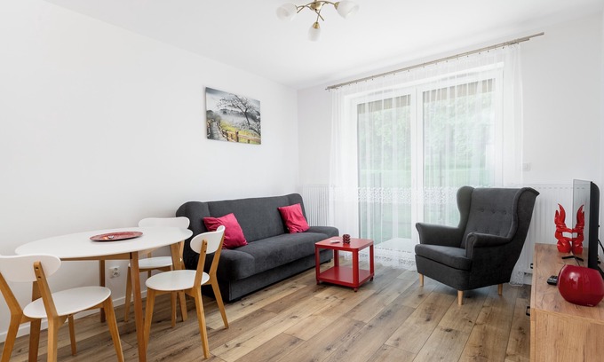 Lagiewniki Apartment | Czerwone Maki Apartment with Garden