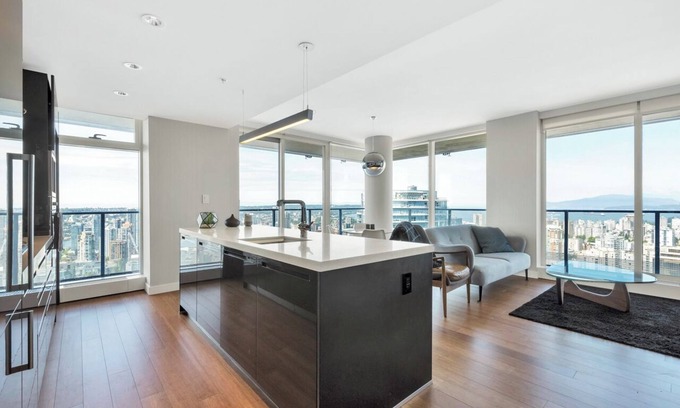 Downtown Vancouver Apartment | D42 - Amazing, Exceptional Corner Unit At Telus Garden!