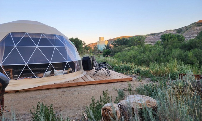 Rosedale Cabin | #D6 Sahara Sunset Dome- King Suite -Pets welcome