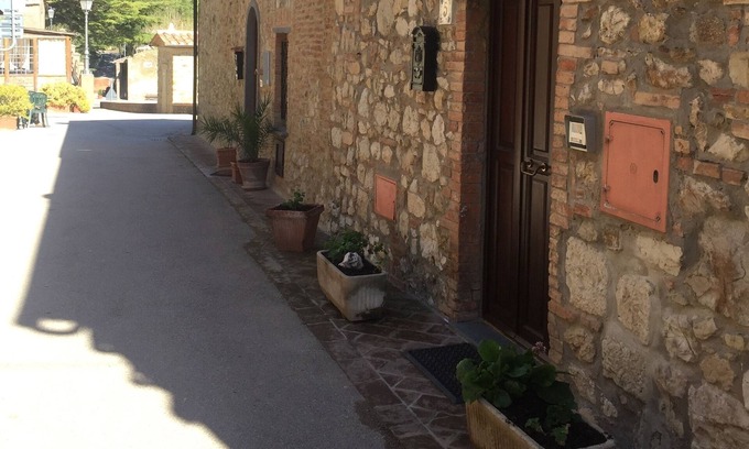 Canneto Apartment | Da Monica: self-contained apartment set in the ancient village of Canneto