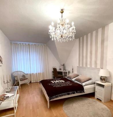 Gohlis-Mitte Apartment | Dachgeschosswohnung mit 2 Schlafzimmern Zentrum Nord mit Aufzug