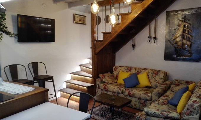 Sulzano Apartment | Dama Apartment - The Captain's House