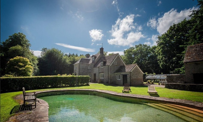 Lydney Cottage | Danby Lodge - a house that sleeps 14 guests in 7 bedrooms