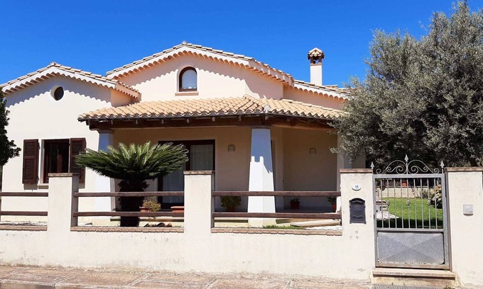 Sarroch Villa | Daniela House